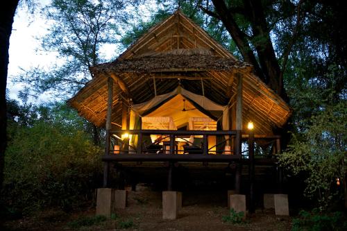 Фасада на хотела, Samburu Intrepids Luxury Tented Camp Hotel in Isiolo West