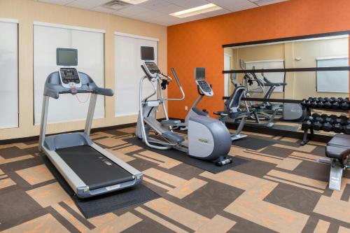 Courtyard by Marriott Bismarck North - image 11