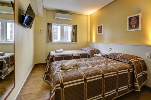 2 twin beds