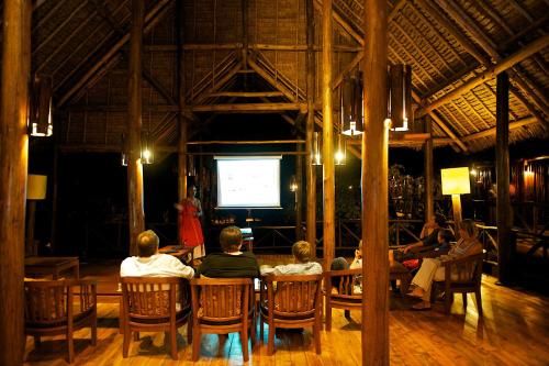 Общ салон/телевизионна зона, Samburu Intrepids Luxury Tented Camp Hotel in Isiolo West