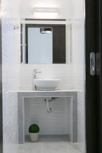 Lina's Apartments - image 5