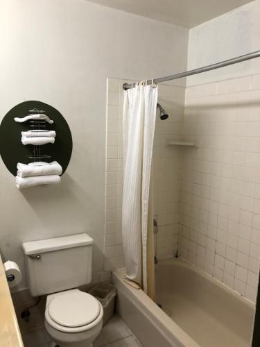 King Lodge Motel in Monterey Park, USA