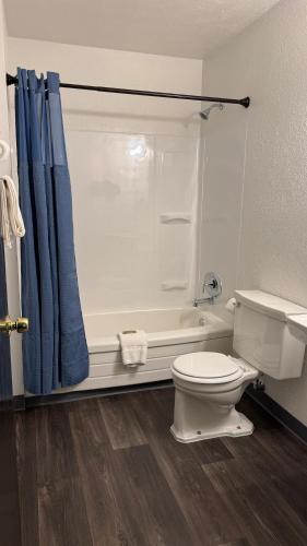 Economy Inn Ontario - image 9