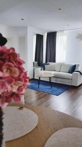 Guestroom, Neu! FeWo Glauchau am Schloss Wlan Netflix Disney in Glauchau