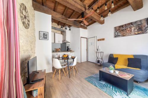 Immeuble 3 Apparts Centre historique St Gilles MaisoncarreeConciergerie - Camargue