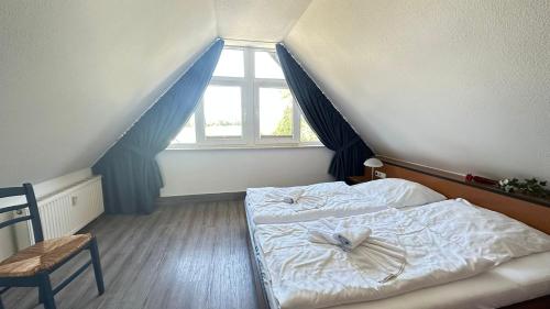Fewo 18 im Strandhaus Lobbe mit Balkon, Lobbe (Foto 3)
