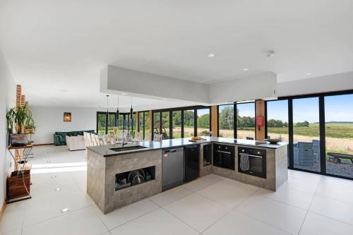 Konyha, Seven Space - Willow Barn, Hot Tub & Scenic Rural Retreat in Beccles