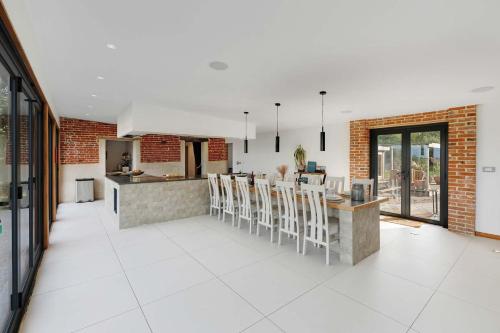 Konyha, Seven Space - Willow Barn, Hot Tub & Scenic Rural Retreat in Beccles