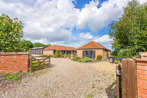 A szálláshely kívülről, Seven Space - Willow Barn, Hot Tub & Scenic Rural Retreat in Beccles