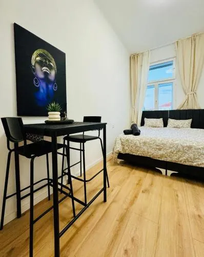 Elegant Private Rooms in 4BR Apartment Near Westbahnhof in Wien, Österreich