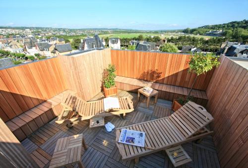 Вид, La Closerie SPA & Residence Hotel in Довиль