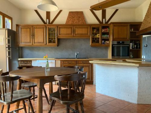 köök, Cozy family home in Champagne-en-Ardenne 8p in Rozoy-sur-Serre