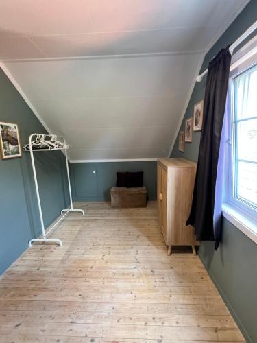 Romslig enebolig i Grimstad in Грімштад