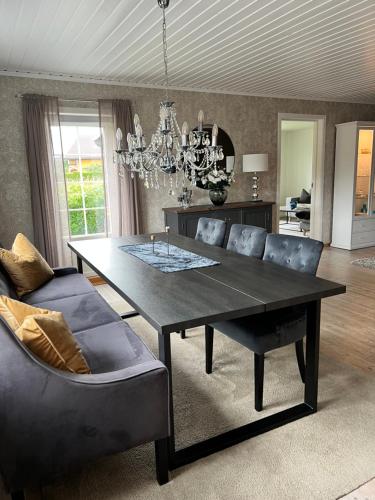 Romslig enebolig i Grimstad in Грімштад