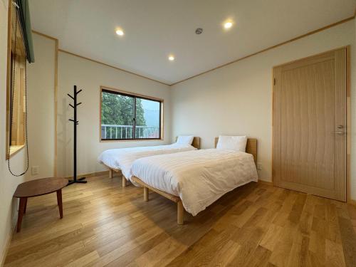 Twin Room with Private External Bathroom