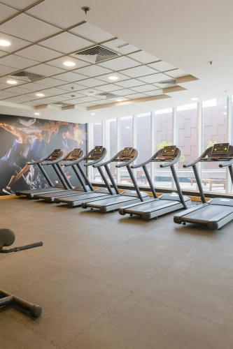 Marina 2BR 58th Floor Sea and City Views Pool Gym - image 6