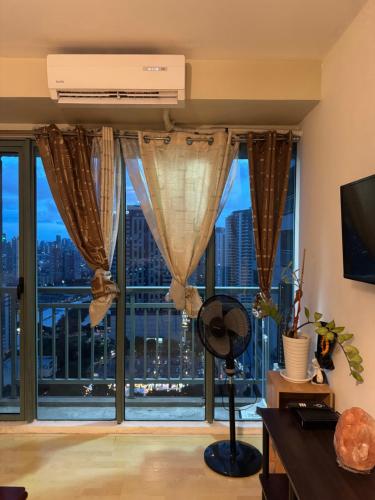 SOHO Central 1 Bedroom with Balcony near MRT EDSA SHAW PIONEER Greenfields SM Megamall Ortigas, Manila