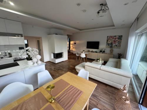 Shared lounge/TV area, Vila Martina in Popuvky