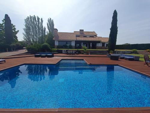 . La Traviesa,Villa de Lujo de 500 m. en el Campo con Piscina