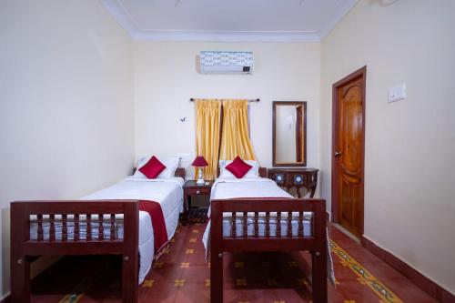 2 twin beds