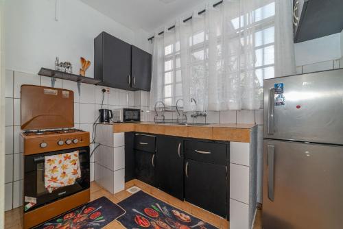 kök, C4- 1 Bedroom Apartment in Westlands Ojijo Road Near Broadwalk Mall, Parklands Sports Club and Nairo in Nairobi