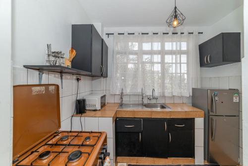 kök, C4- 1 Bedroom Apartment in Westlands Ojijo Road Near Broadwalk Mall, Parklands Sports Club and Nairo in Nairobi
