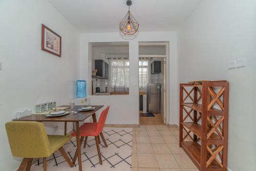kök, C4- 1 Bedroom Apartment in Westlands Ojijo Road Near Broadwalk Mall, Parklands Sports Club and Nairo in Nairobi