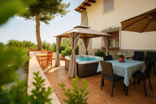 Casa Verna Jacuzzi y Barbacoa in อัลคูเซร์