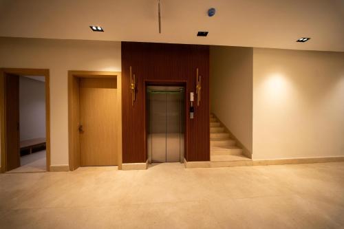 3BR Apt with balcony and terrace and BBQ, Riad (Foto 8)