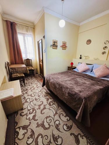 1 queen bed