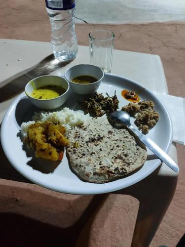 อาหารและเครื่องดื่ม, Jaisalmer Safari Base & Camp in ฆูรี