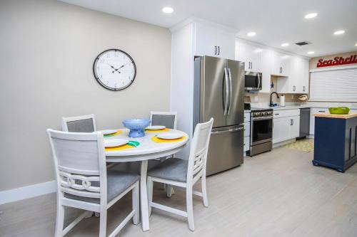 Island oasis - Beachfront condo on Sanibel Island - Sandalfoot 2C3 in Sanibel (Florida)