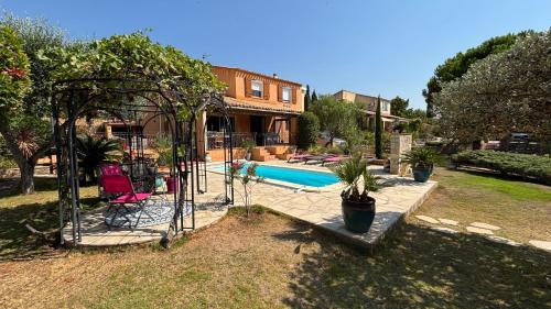 Villa 900 m du centre et plages, piscine, parking - Location, gîte - Bandol