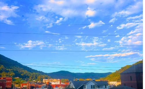Pine Mountain Inn in Pineville, USA