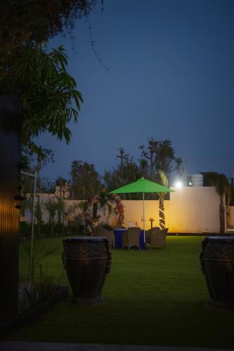 Peaceful 3 BHK farm with pool in Kanota in กาตา