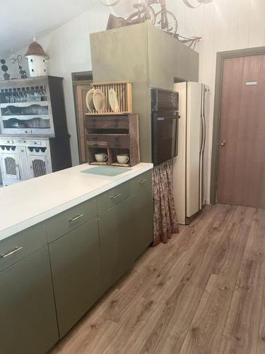 Peaceful Cabin Getaway Overlooking Tuscarawas River Valley in New Philadelphia, Ohio in Νέα Φιλαδέλφεια(Οχάιο)