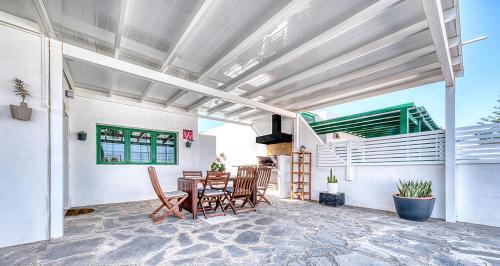 Cocoteros Ocean View House in Los Cocoteros