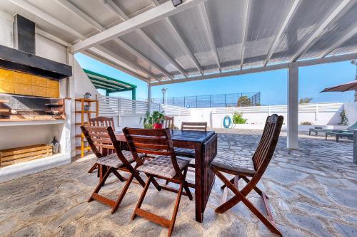 Cocoteros Ocean View House in Los Cocoteros