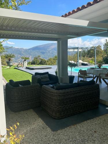 SUITE 20m2 DANS VILLA PISCINE JACUZZI in กาโร