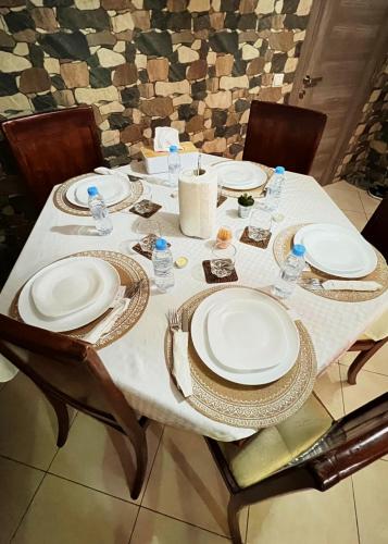 Food and beverages, Charming Bright Apartment with Self Check-In, Netflix, High Speed Wi-Fi & Private Parking, perfect f in Al Mohammadi