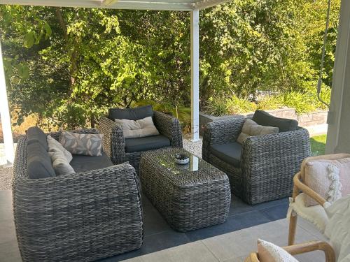 SUITE 20m2 DANS VILLA PISCINE JACUZZI in กาโร