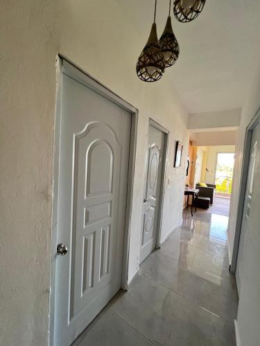 HABITACIONES CON VISTA a LA BAHIA LA FAMILIA in סמאנה