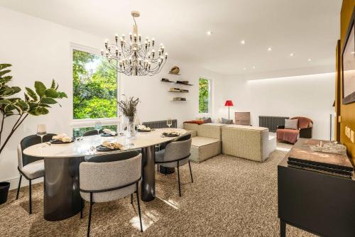 Contemporary Mews Home, London (photo 2)