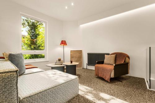 Contemporary Mews Home, London (photo 6)