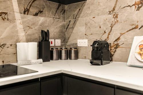 Contemporary Mews Home, London (photo 8)
