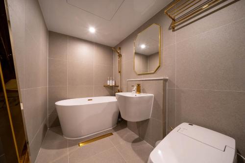 room detail thumbnail 2