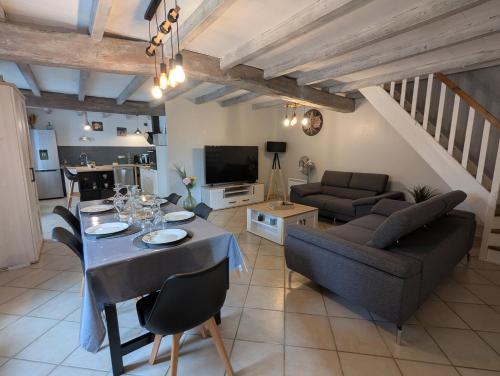 Maison charentaise gîte à louer Verrières