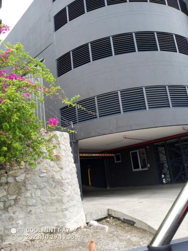 Crown Plaza Residence in พอร์ตมอร์สบี