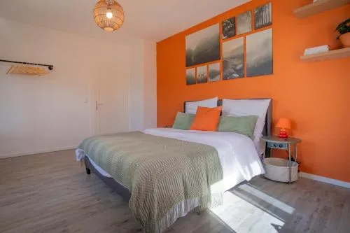 Das orange Haus in der Nähe Frankfurt in Karlstein am Main, Deutschland