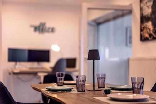 Wyposażenie, Serviced-Apartment mit Büro-Setup (Serviced-Apartment mit Buro-Setup) in Schwalbach